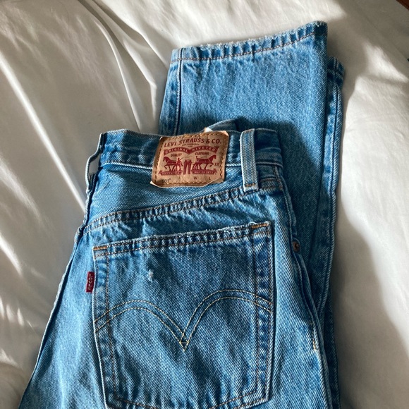 Levi’s✨Classic 501 Highrise/waistedButton fly Straight leg Jeans - price is firm - Picture 4 of 5